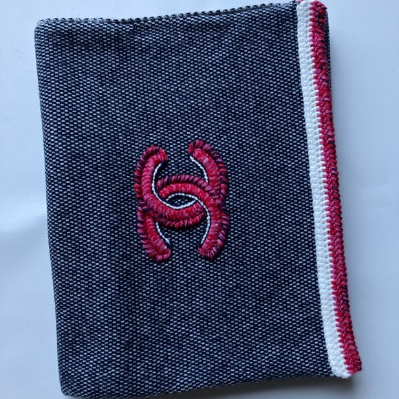 Chanel 100% cashmere scarf - Picture 1 of 8